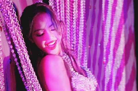 BLACKPINKs Lisa Shares Sexy Shots From Crazy Horse。